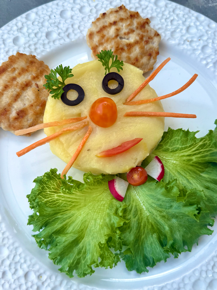 Smart Mouse (mashed potatoes with chicken cutlet)