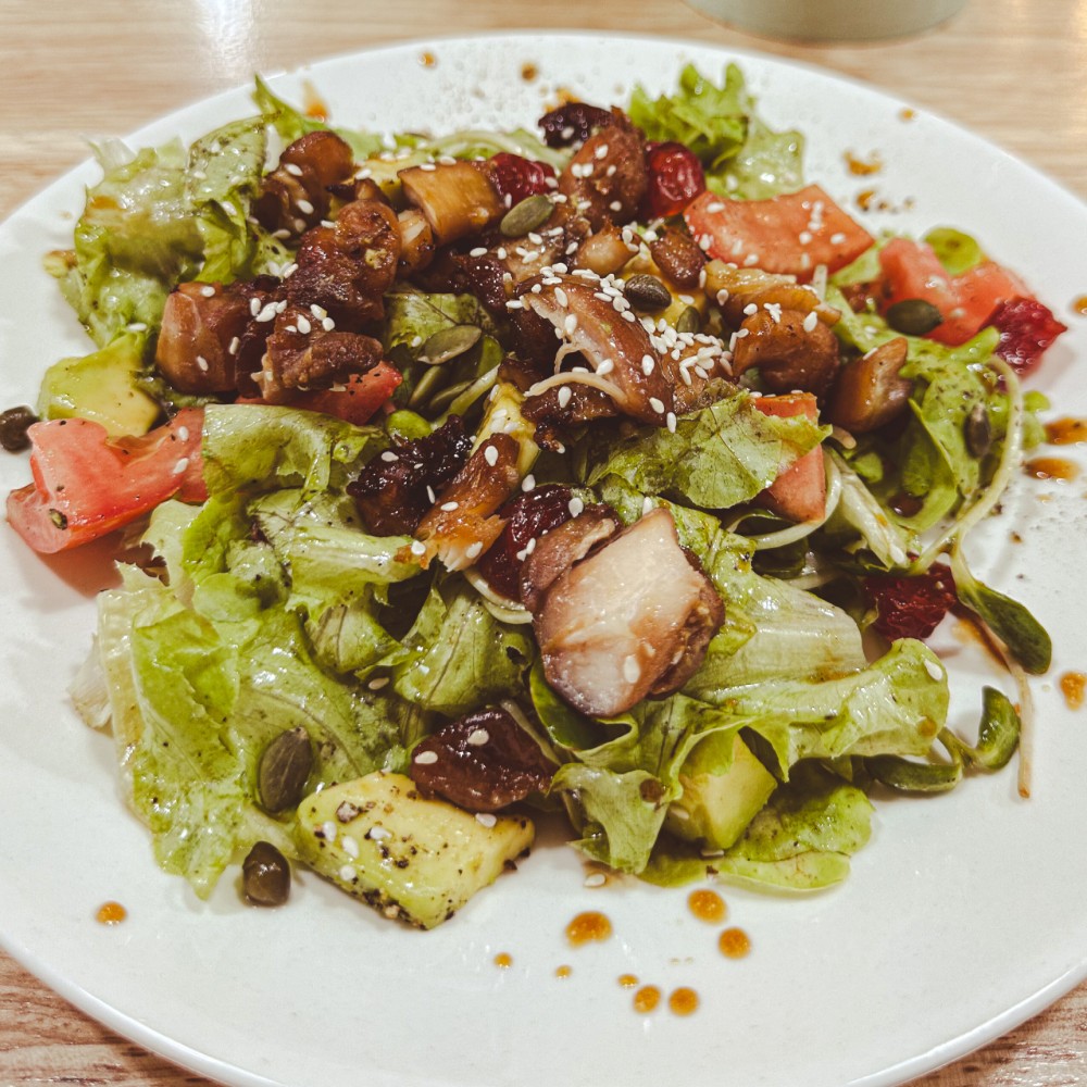 Warm salad with chicken in teriyaki sauce 