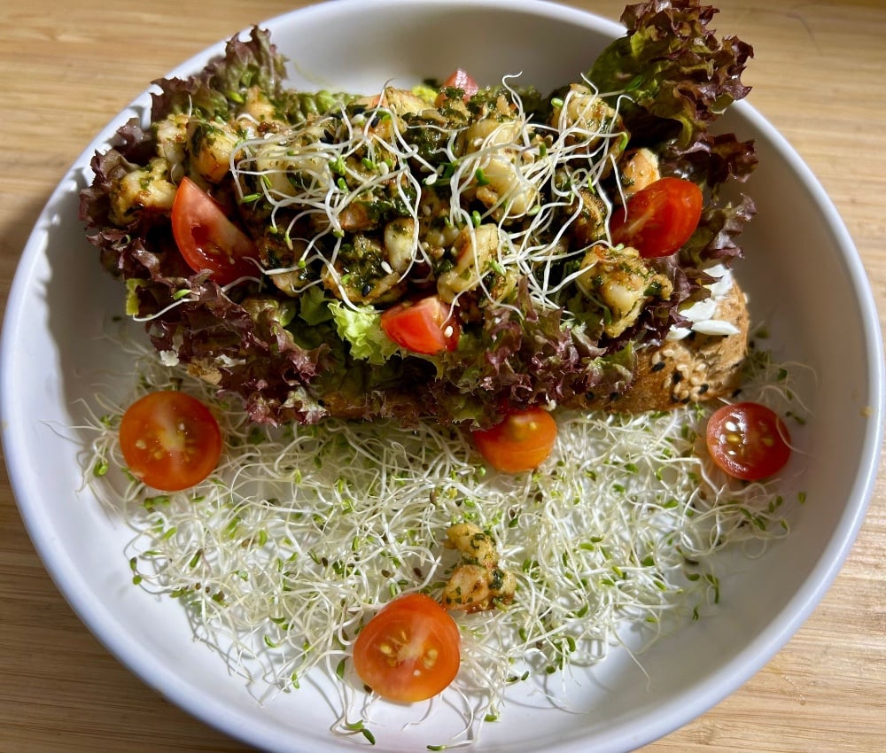 Bruschetta with shrimps, avocado and pesto sauce