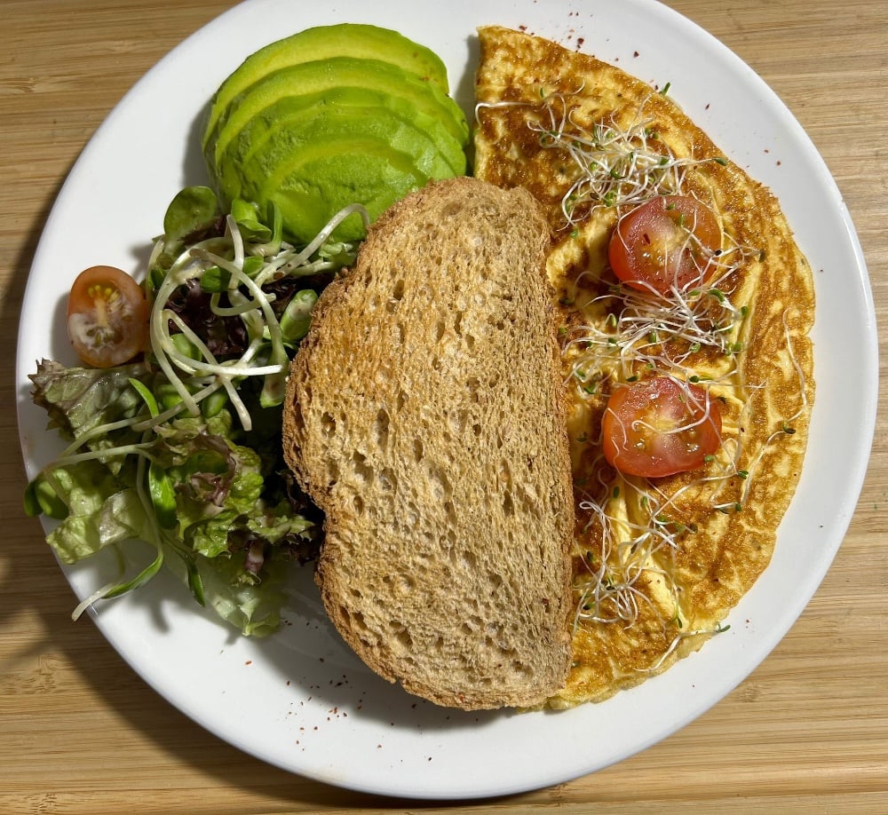 Omelet with cream cheese and avocado