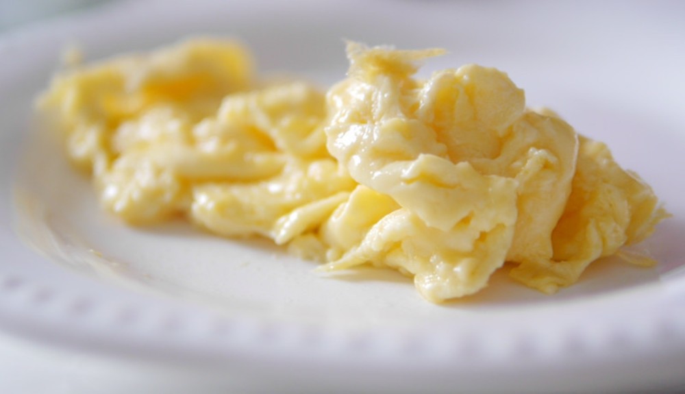 Huevos naturales (revueltos)