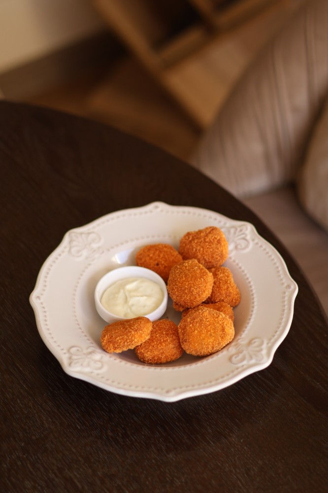 Нагетси з сирним соусом