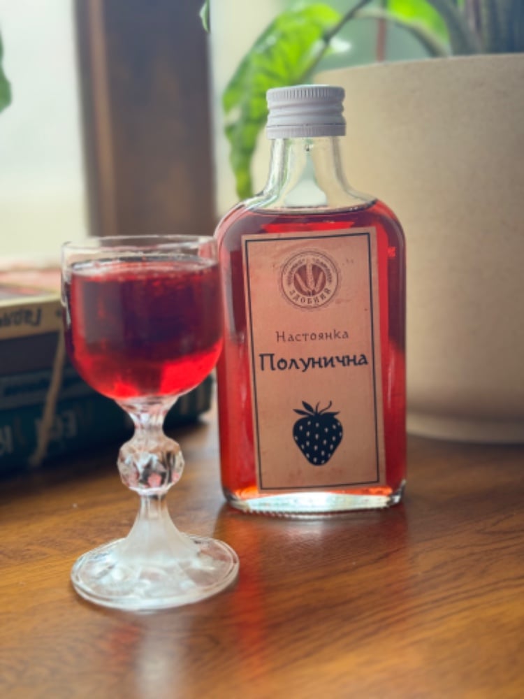 Настоянка «Полунична» 200ml