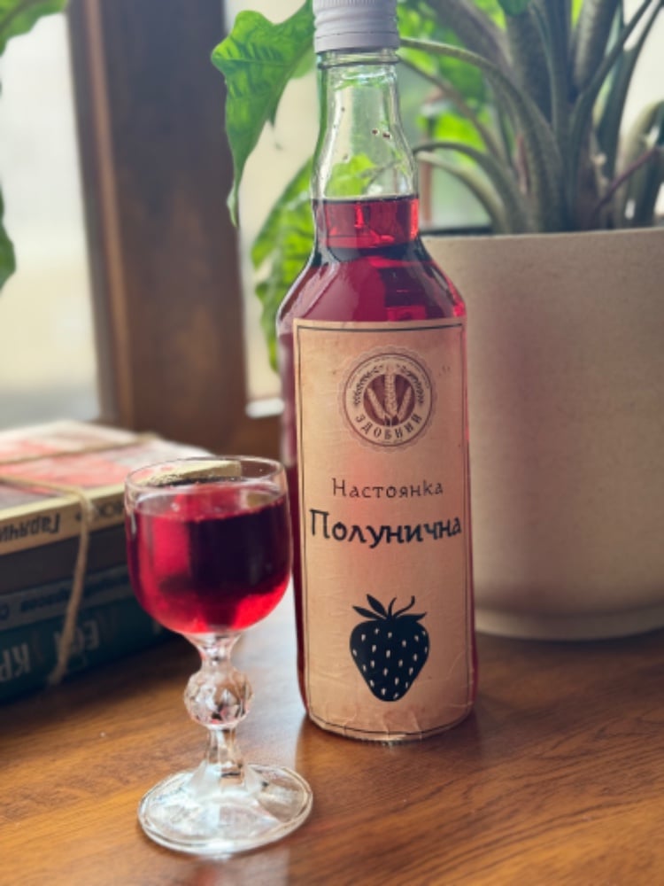 Настоянка «Полунична» 500ml