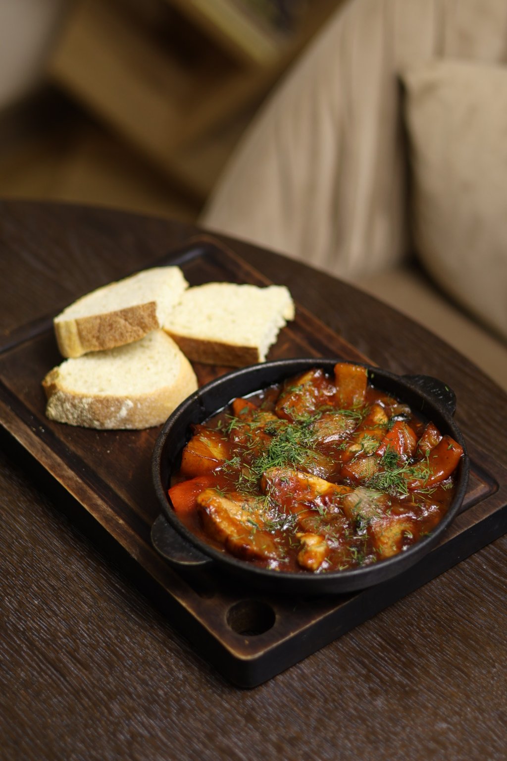 М'ясна пательня у томатному соусі