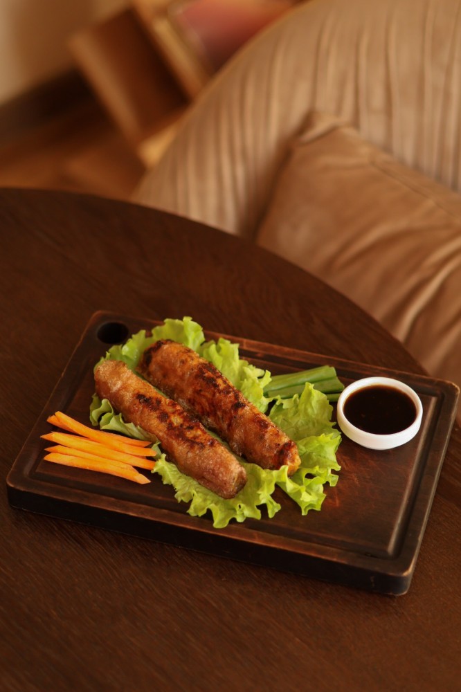 Nem rán (рисові роли зі свининою)