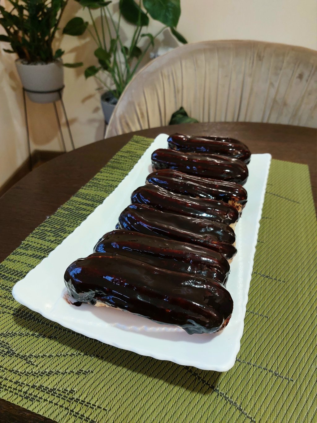 Еклер з заварним кремом