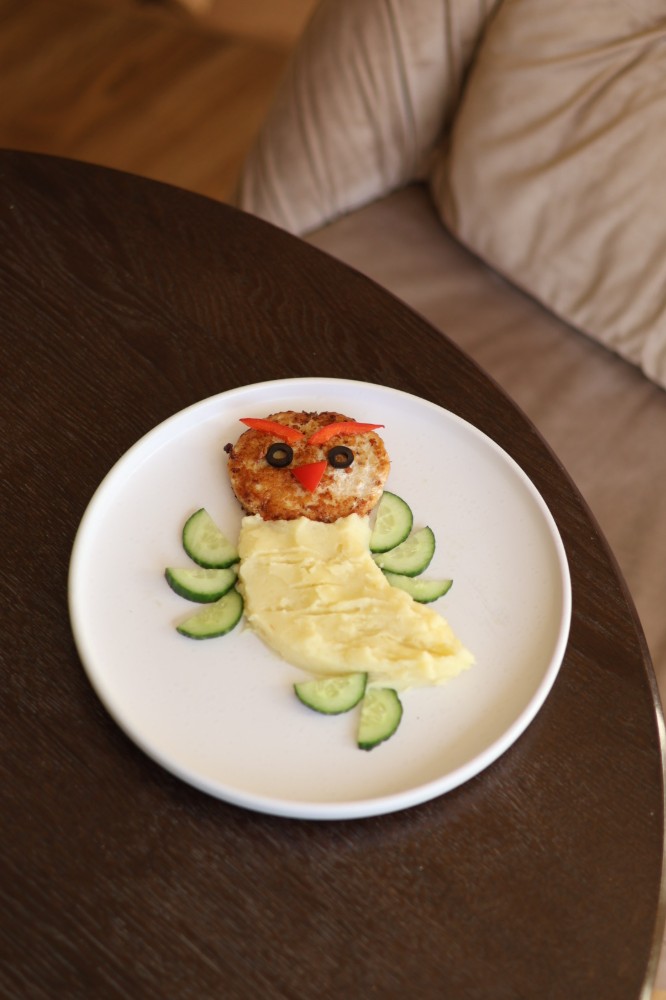 Картопляна пюрешка з котлеткою у формі сови