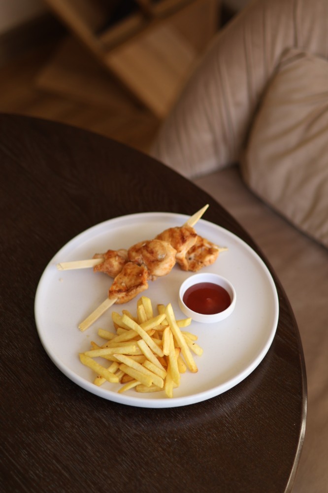 Курячий шашличок з картоплею-фрі