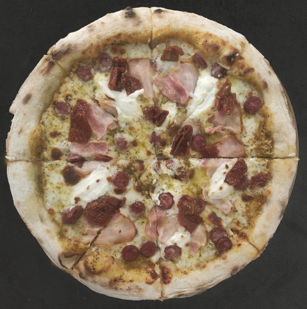 З беконом та в'яленими томатами