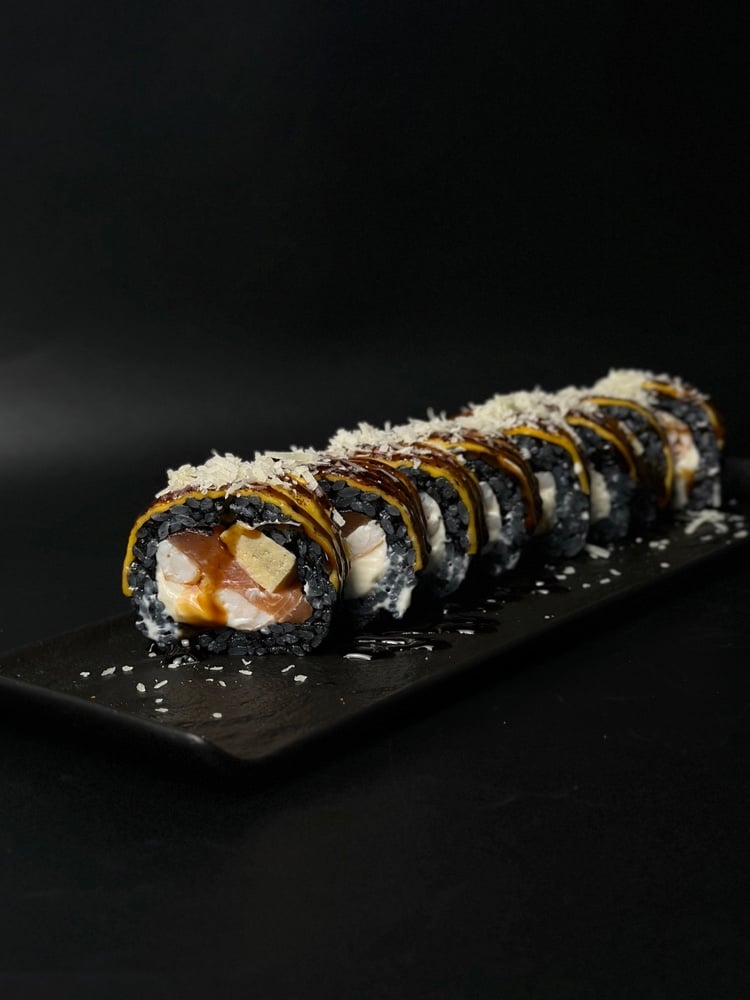 Рол з лососем, креветкою та трьома сирами ( 365г)