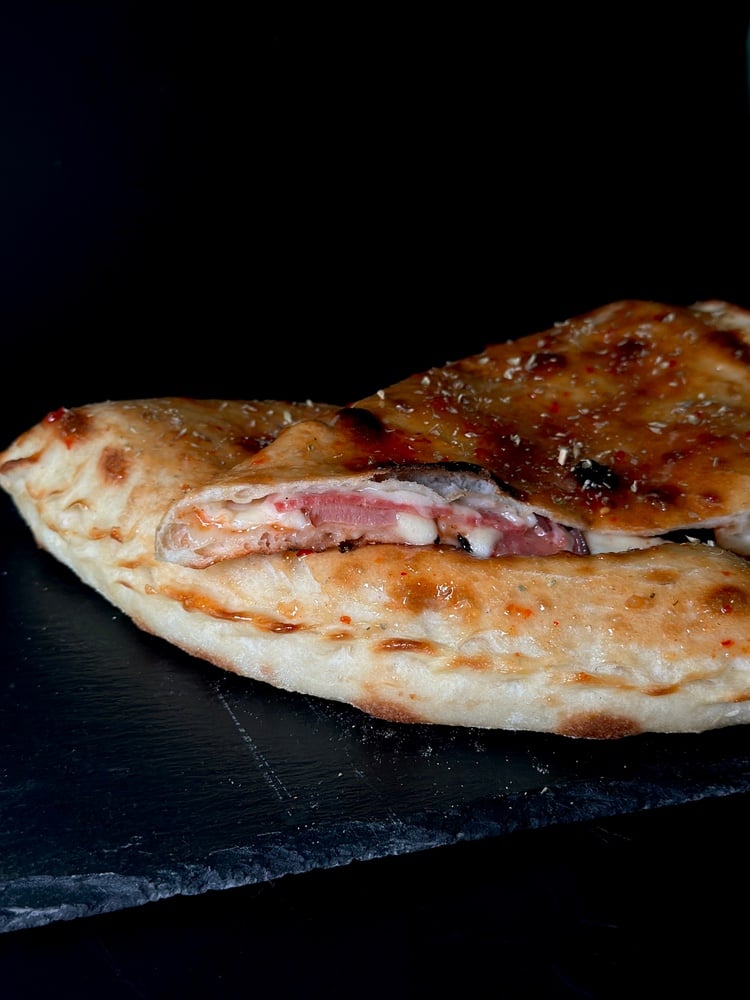 Кальцоне з салямі ( 500г )
