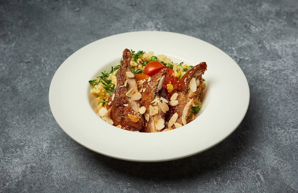 Хрустке філе стегна курки із кус-кусом
