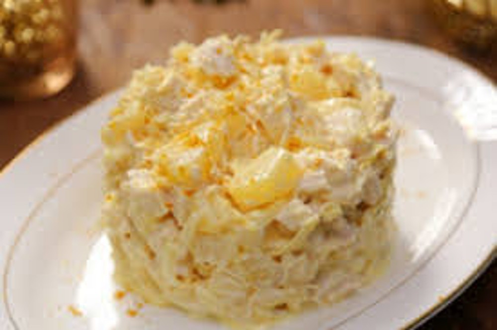 Салат з куркою та ананасом 