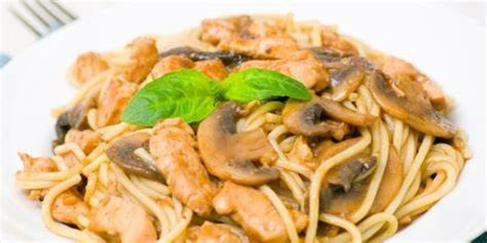 ПАСТА З КУРКОЮ ТА ГРИБАМИ 
