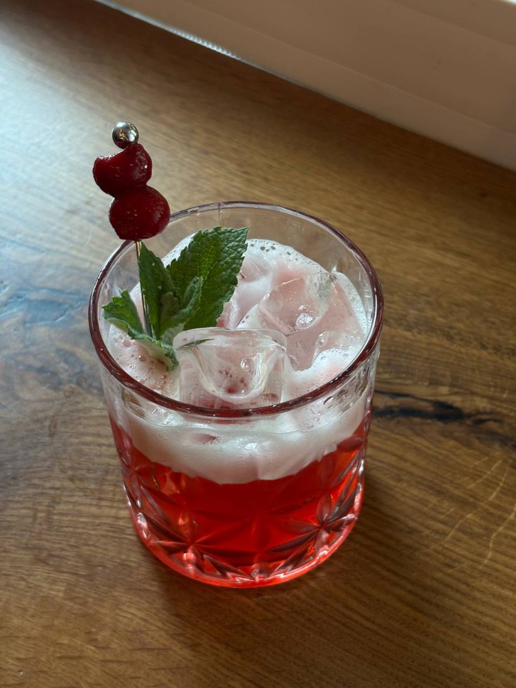 Коктейль Tom and Cherry