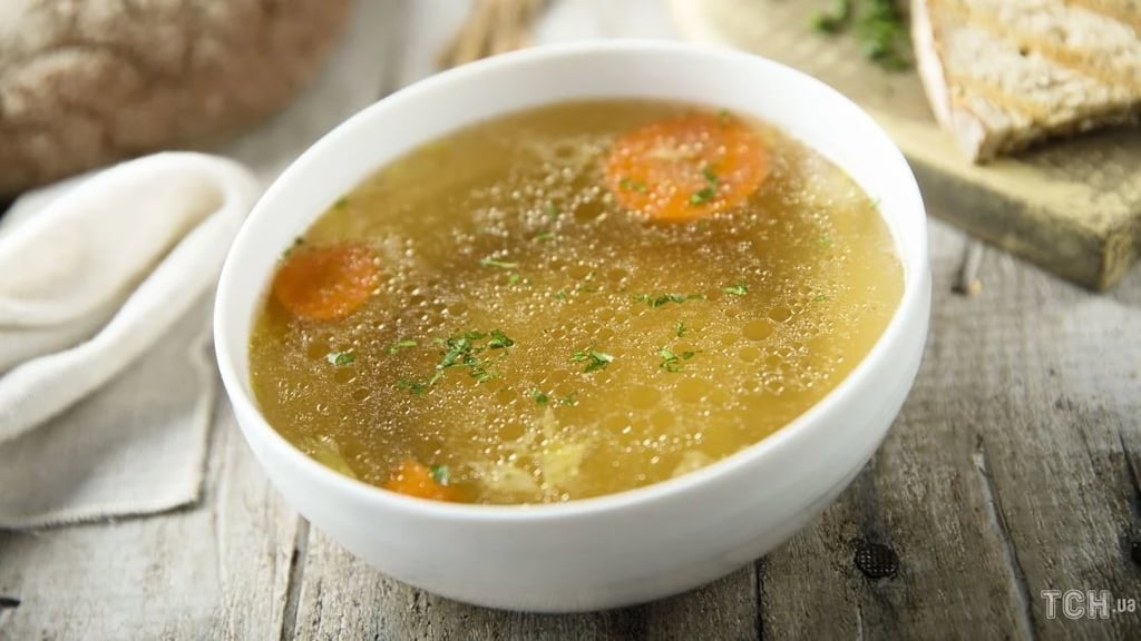 Бульйон з блінчиками
