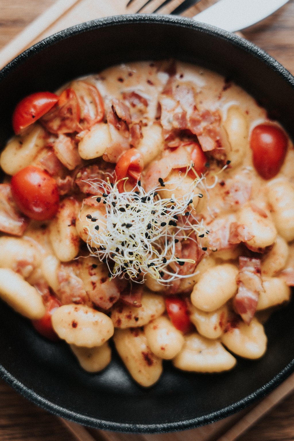 Ньокі з беконом та горгонзолою у вершковому соусі / Gnocchi with bacon and gorgonzola in a creamy sauce