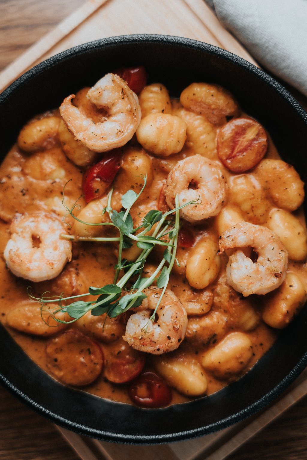 Ньокі з креветками у томатному соусі / Gnocchi with shrimp in tomato sauce