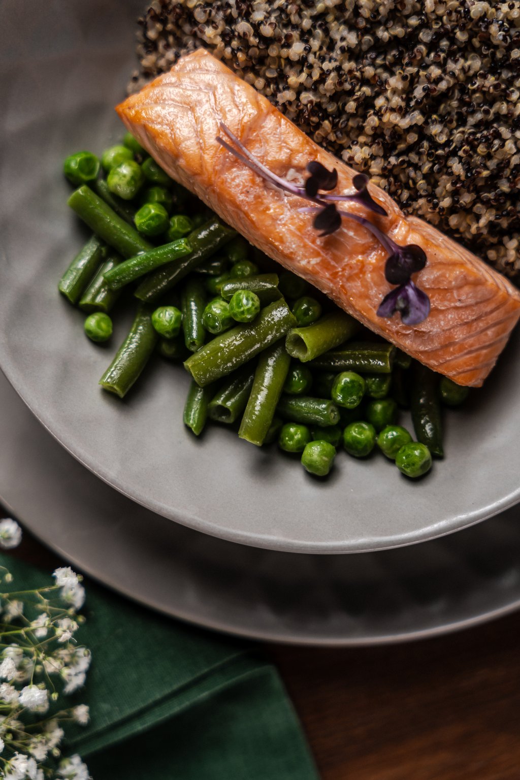 Лосось з кіноа та овочами / Salmon with quinoa and vegetables