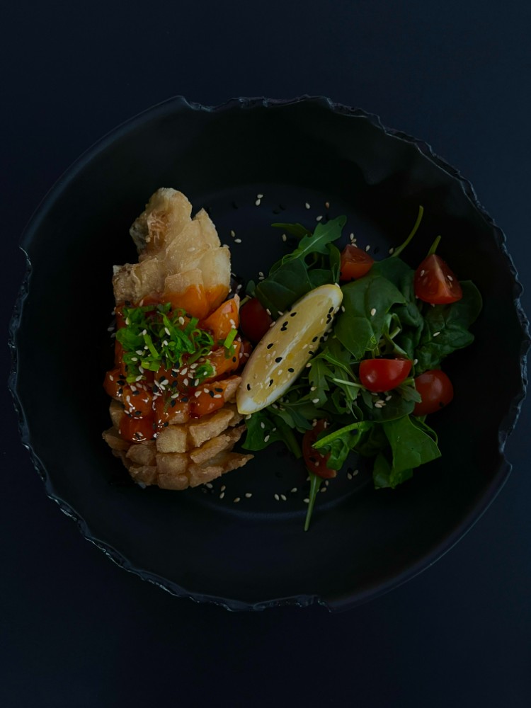 Окунь у кисло-солодкому соусі