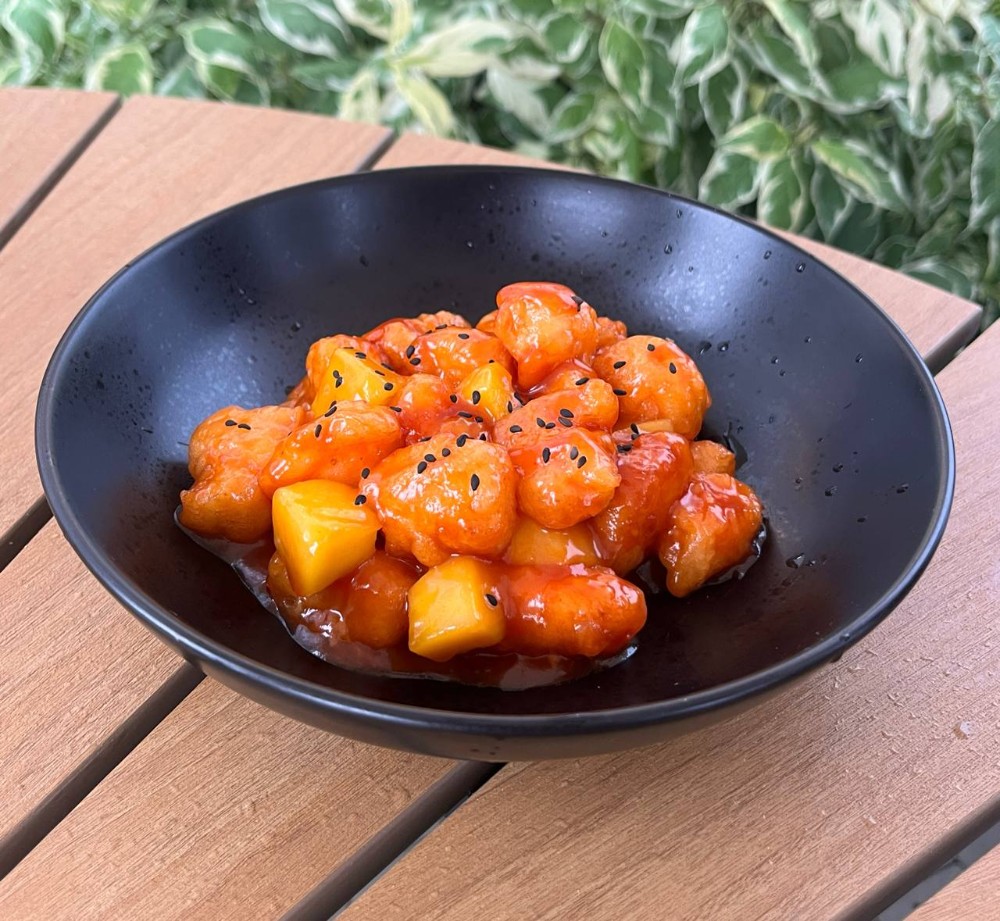 Тигрові креветки в кисло солодкому соусі з манго