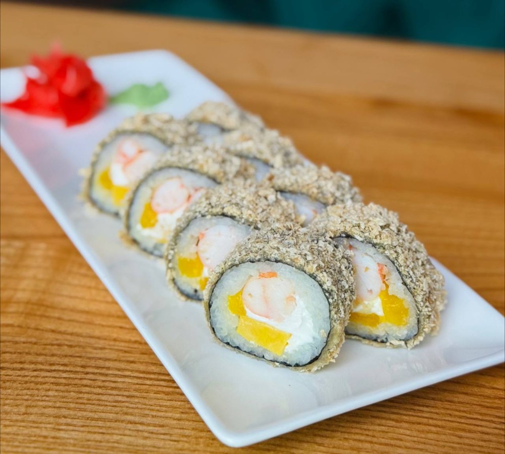 Темпура рол з креветкою та манго