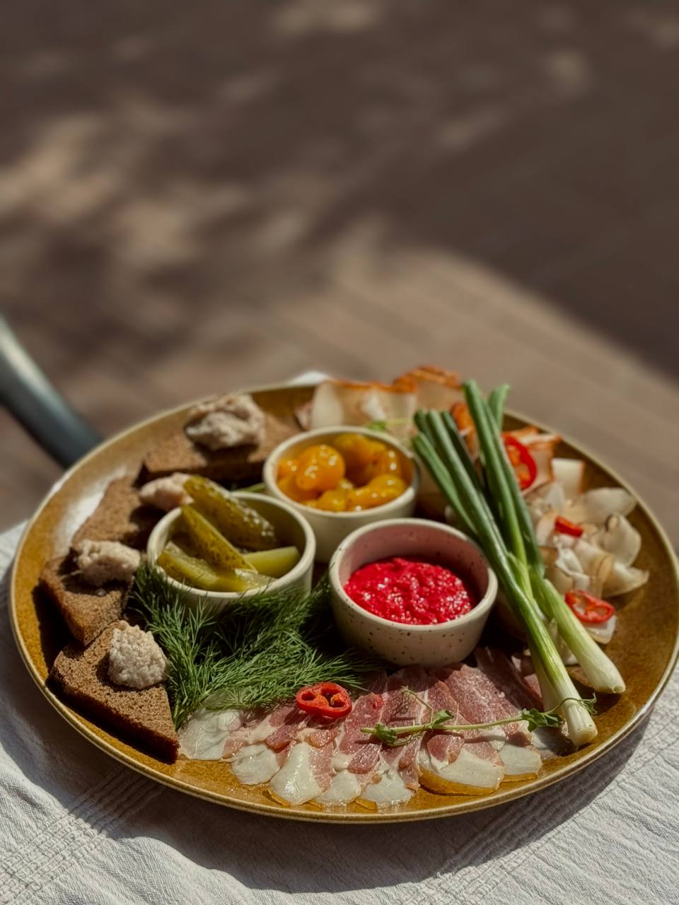 Українське сало з домашніми засолами 