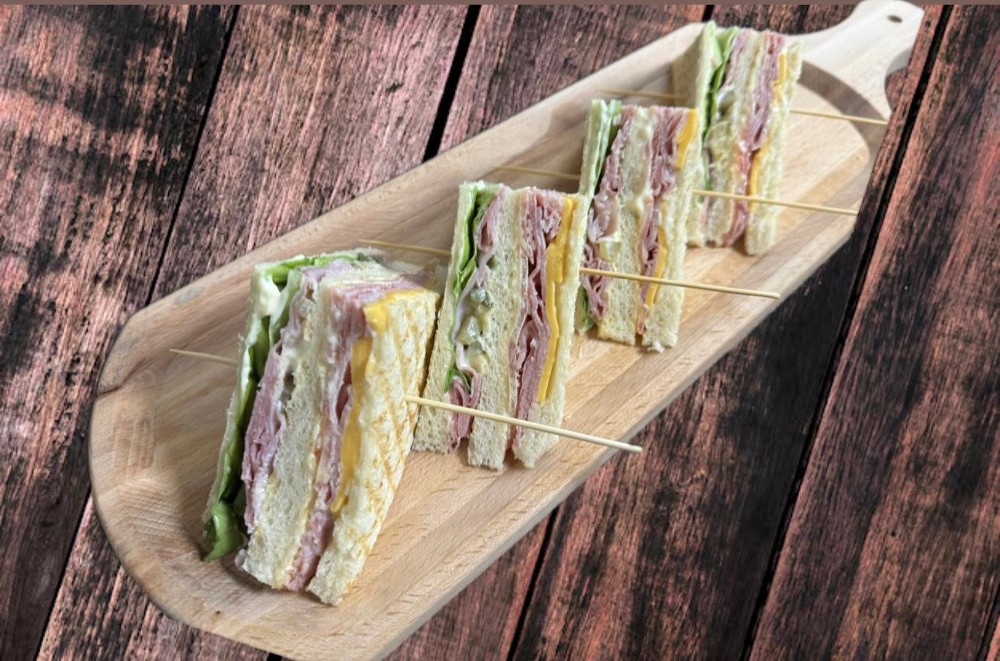 Club Sandwich with ham and cheese