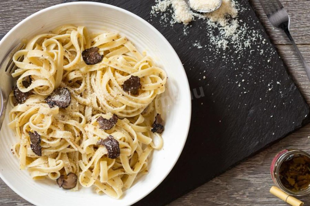 Spaghetti Cacio and Pepe with Black Truffle