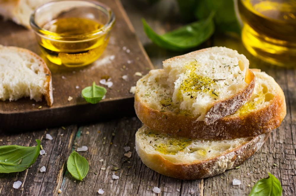 Фермерський хліб з  оливковою олією холодного віджиму (Farmer's bread with cold-pressed olive oil)