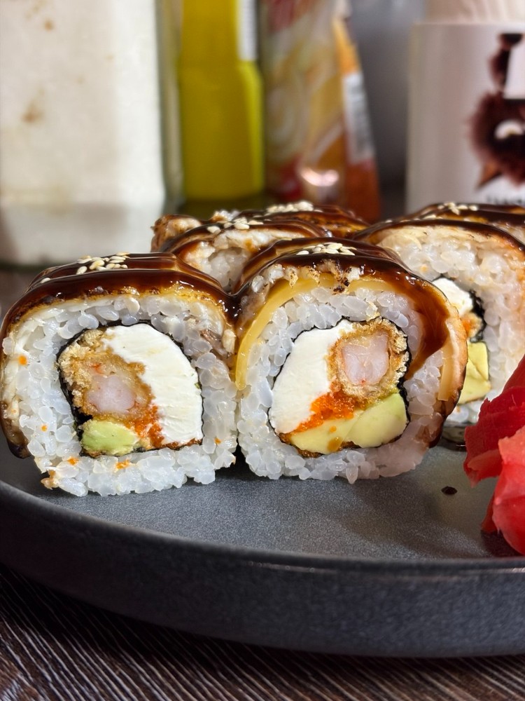 Рол дорогий з вугрем 