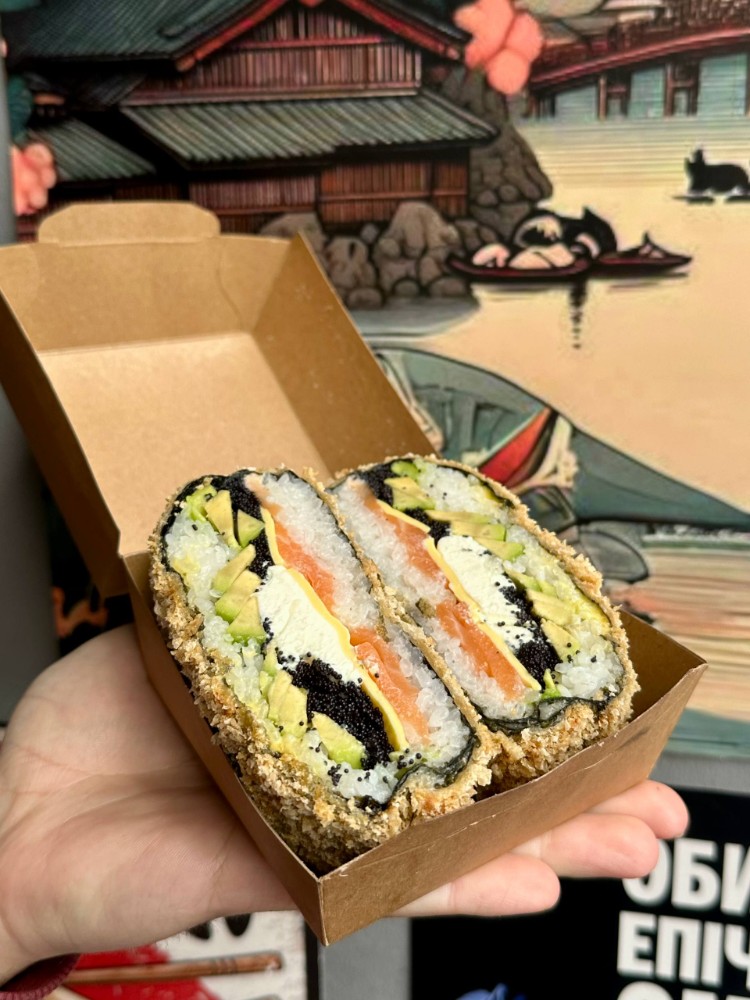 Суші бургер з лососем (420г)