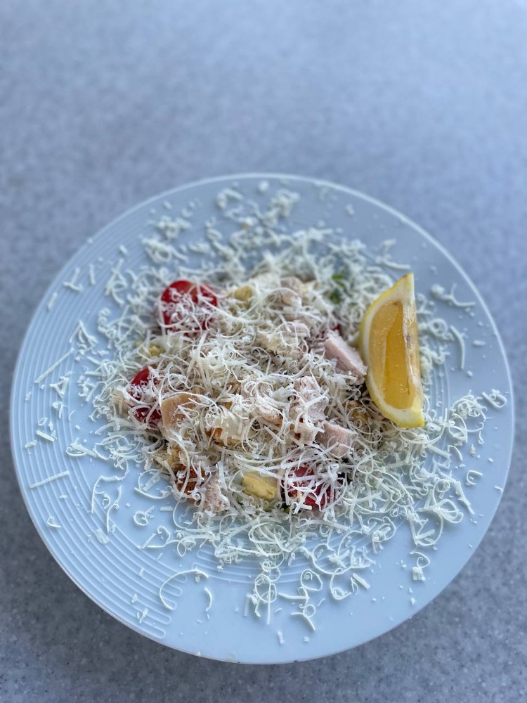 салат Цезар з куркою