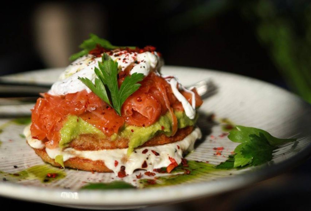 КАРТОПЛЯНИЙ КЕЙК З ЛОСОСЕМ ТА СТРАЧАТЕЛЛОЮ 