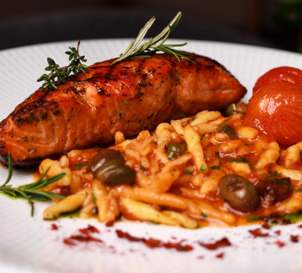 СТЕЙК ЛОСОСЯ З ПАСТОЮ TROFIE