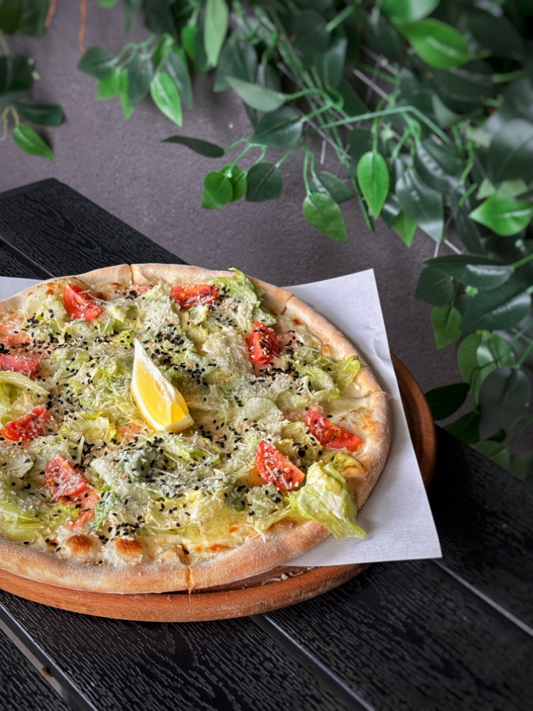 Піца з лососем