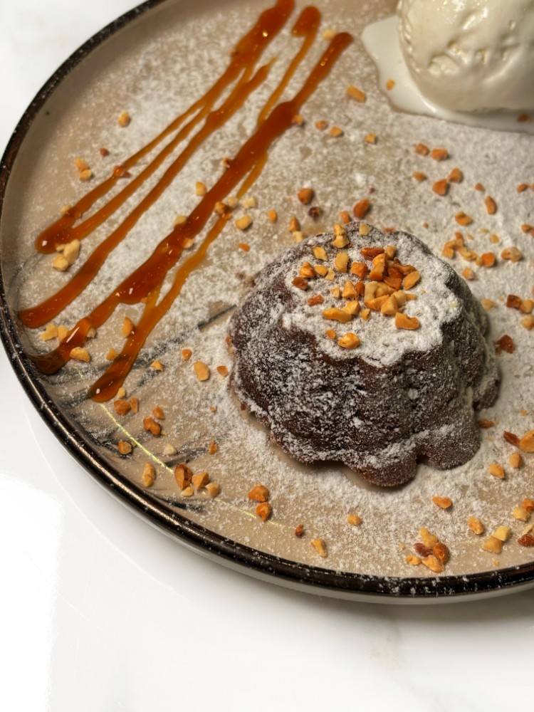 Шоколадний Фондан з морозивом