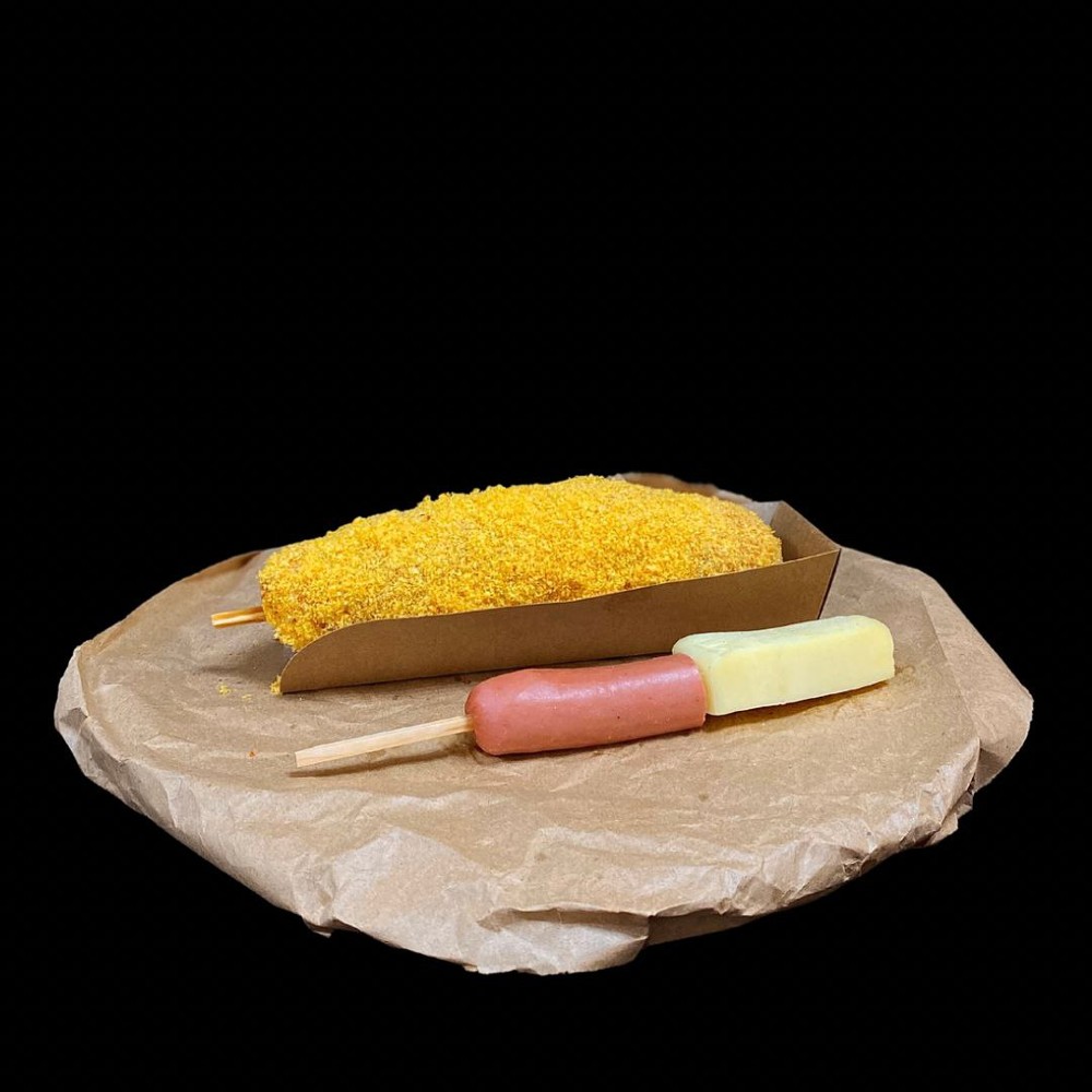 корндог снек сирний (сосиска+сир)