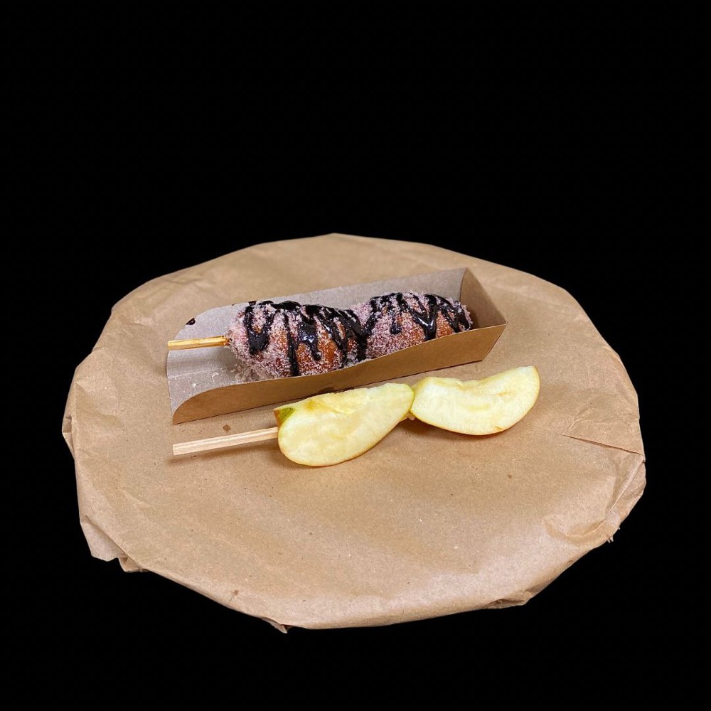 корндог солодкий з яблуком