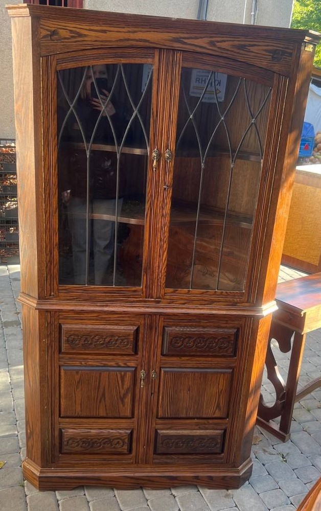 Кутова зі склом