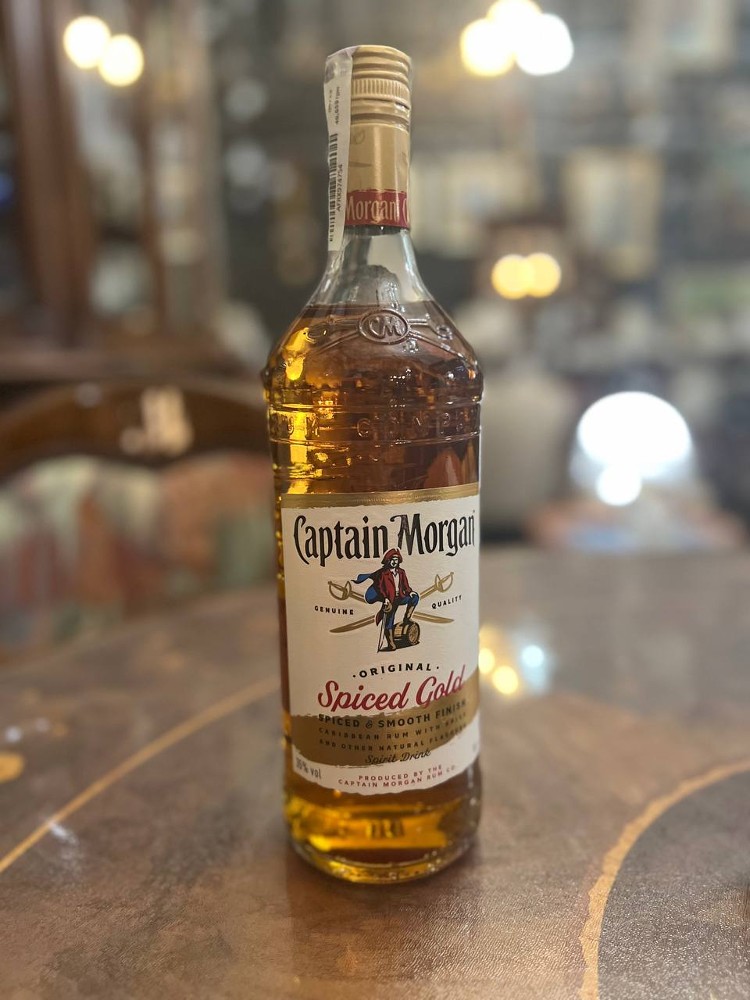 Ром Captain Morgan Spiced Gold, 35% 50 мл