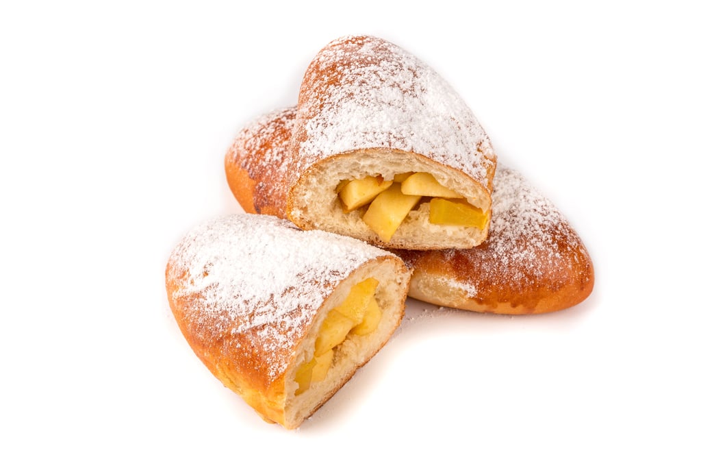 Булочка з яблуком