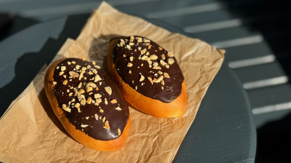 Булочка з арахісом