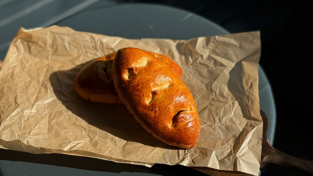 Булочка з смородиною