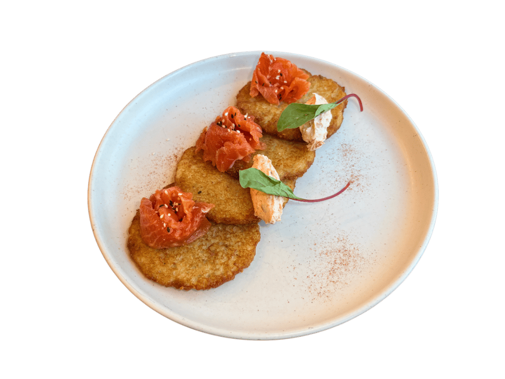 Деруни з слабосоленим лососем та крем сиром