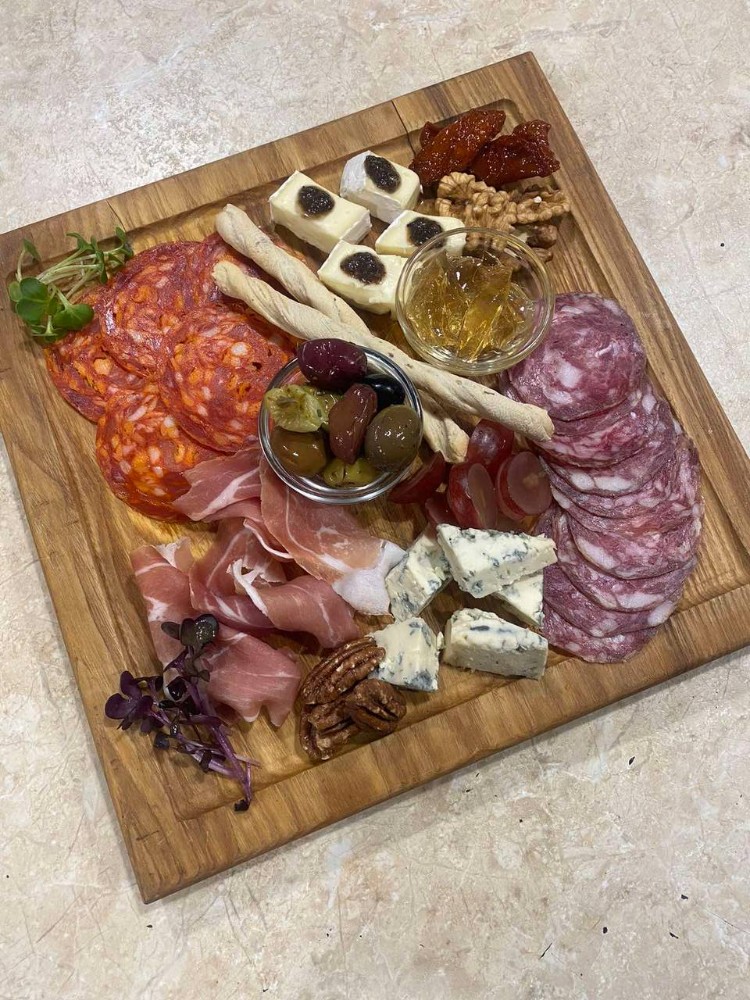 Antipasti (Прошуто крудо,Наполі,Чорізо,Брі з трюфелем,Дор Блю,соління,горіхи 275г