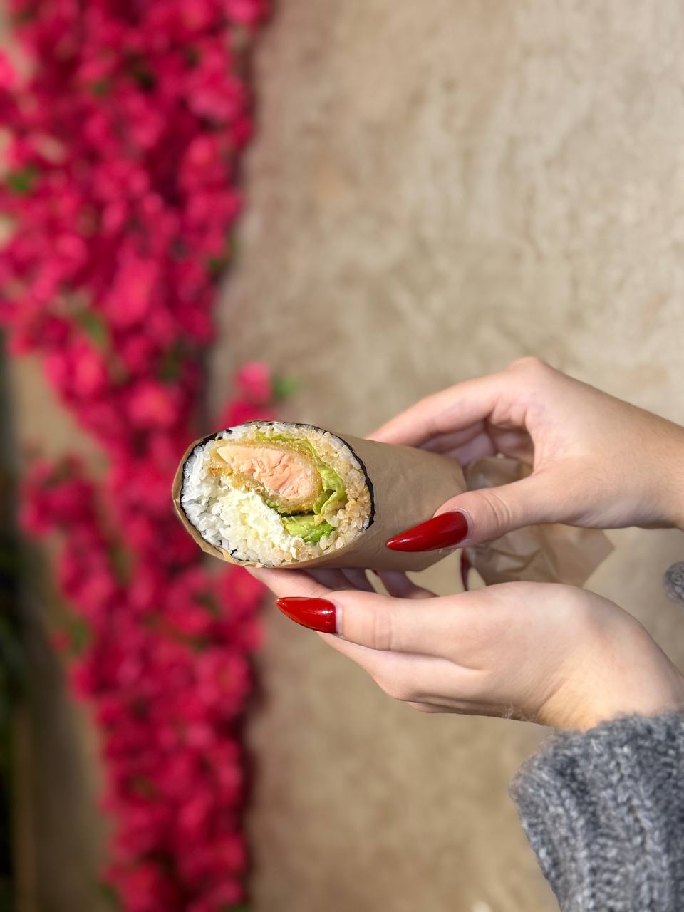 Сушіріто з лососем в темпурі