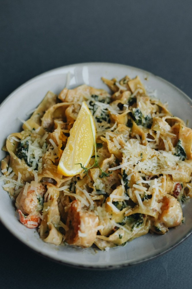 Фетучіні з креветками та шпинатом