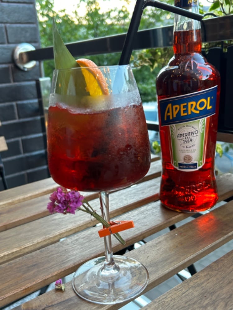 коктейль Ice Cherry Spritz
